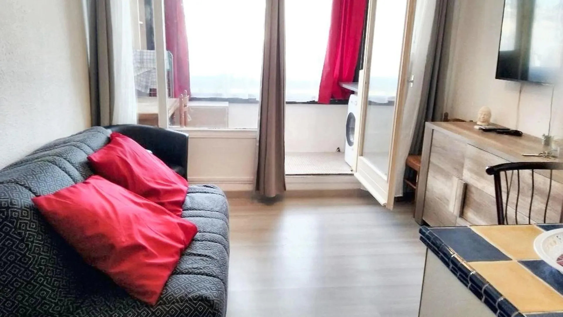 Studio Accueillant Au Coeur De Frejus 25 M² Piscine Partagee Apartment