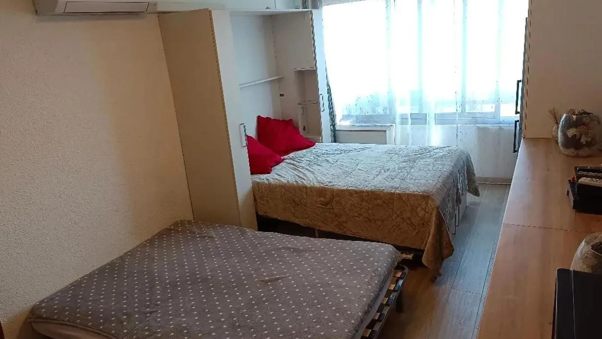 Apartment Studio Accueillant Au Coeur De Frejus 25 M² Piscine Partagee France