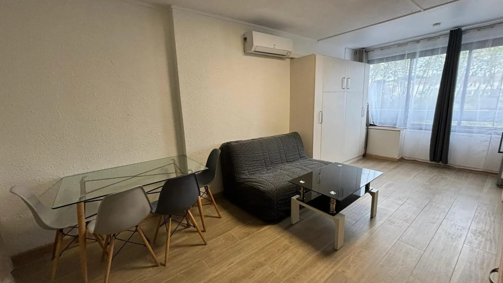 Studio Accueillant Au Coeur De Frejus 25 M² Piscine Partagee France