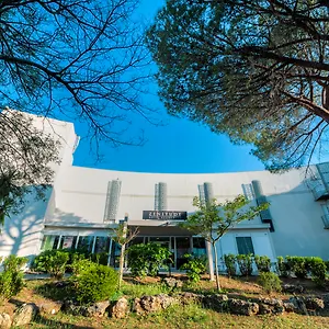 Hotel Zenitude Hôtel-résidences La Tour De Mare, Fréjus